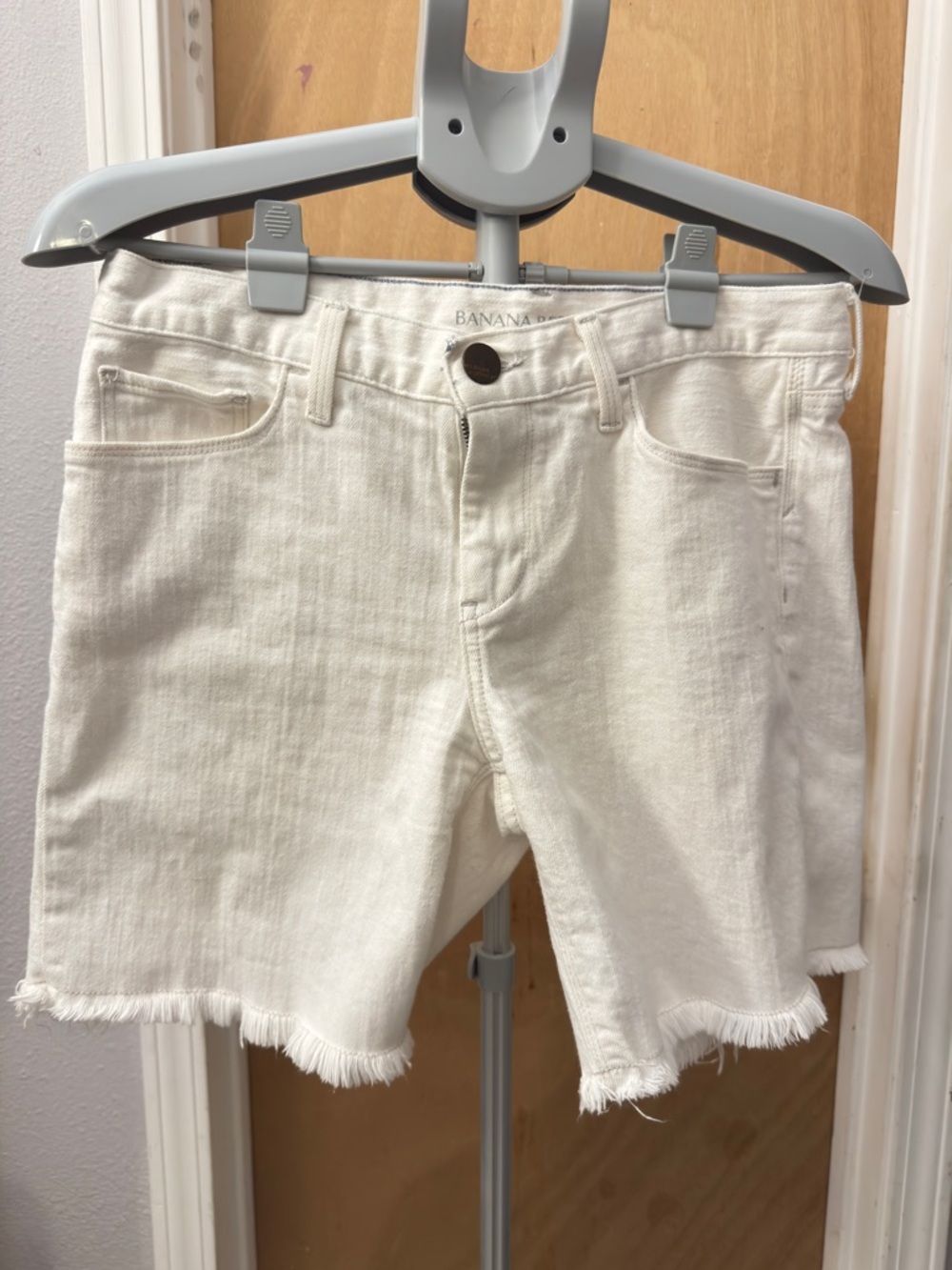 Banana Republic Vintage White Frayed-Hem Denim Shorts women’s Sz 30 Bermuda